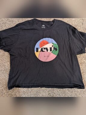 🌼 Levi's Women's Black Graphic Logo Tee Size Large EUC